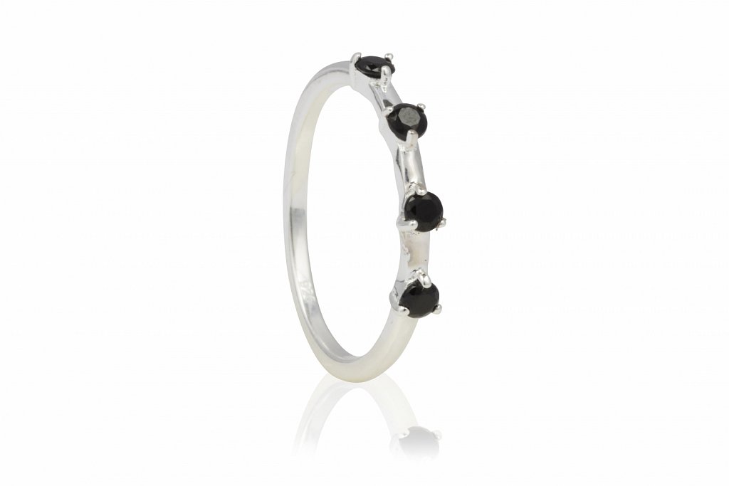Possum-Ring-Multiple-Crystal-Black-Silber-EUR-4990.jpg
