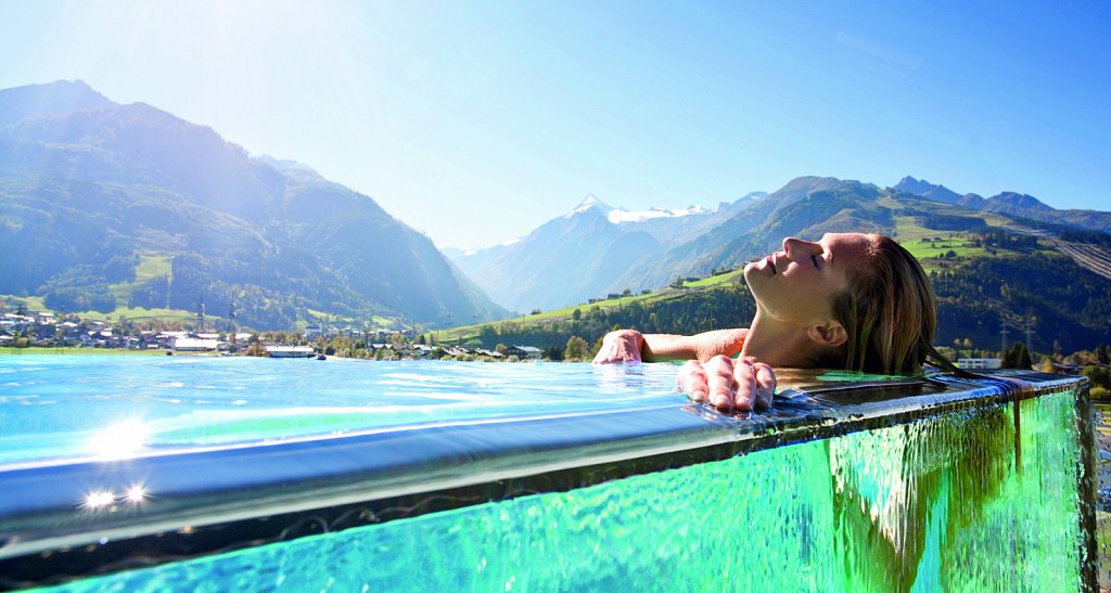 TAUERN-SPA-Skylinepool.jpg