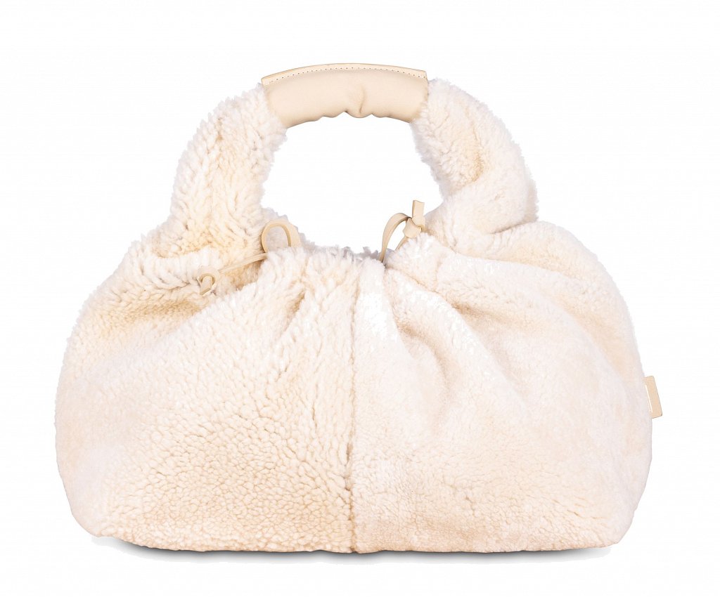 REYERlooks-Closed-Shearling-Bag-EUR-600.jpg