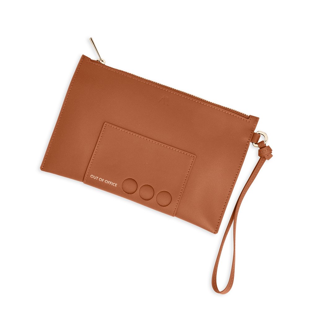 KAAI-OOO-Pouch-Cognac-EUR-150.jpg